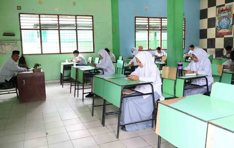 Menuju Kelulusan, Peserta Didik Kelas XII MAN Asahan Hadapi Ujian Madrasah 2025/2026