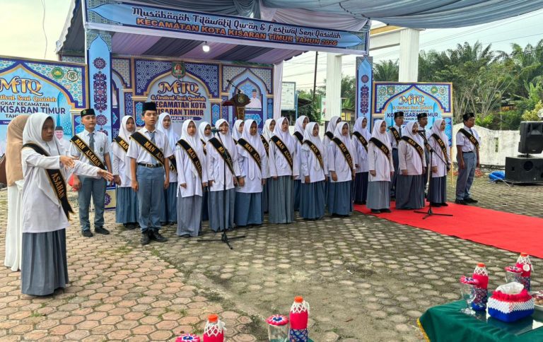 Penuh Semangat, Tim Paduan Suara MAN Asahan Meriahkan Pembukaan MTQ dan FSQ Kisaran Timur